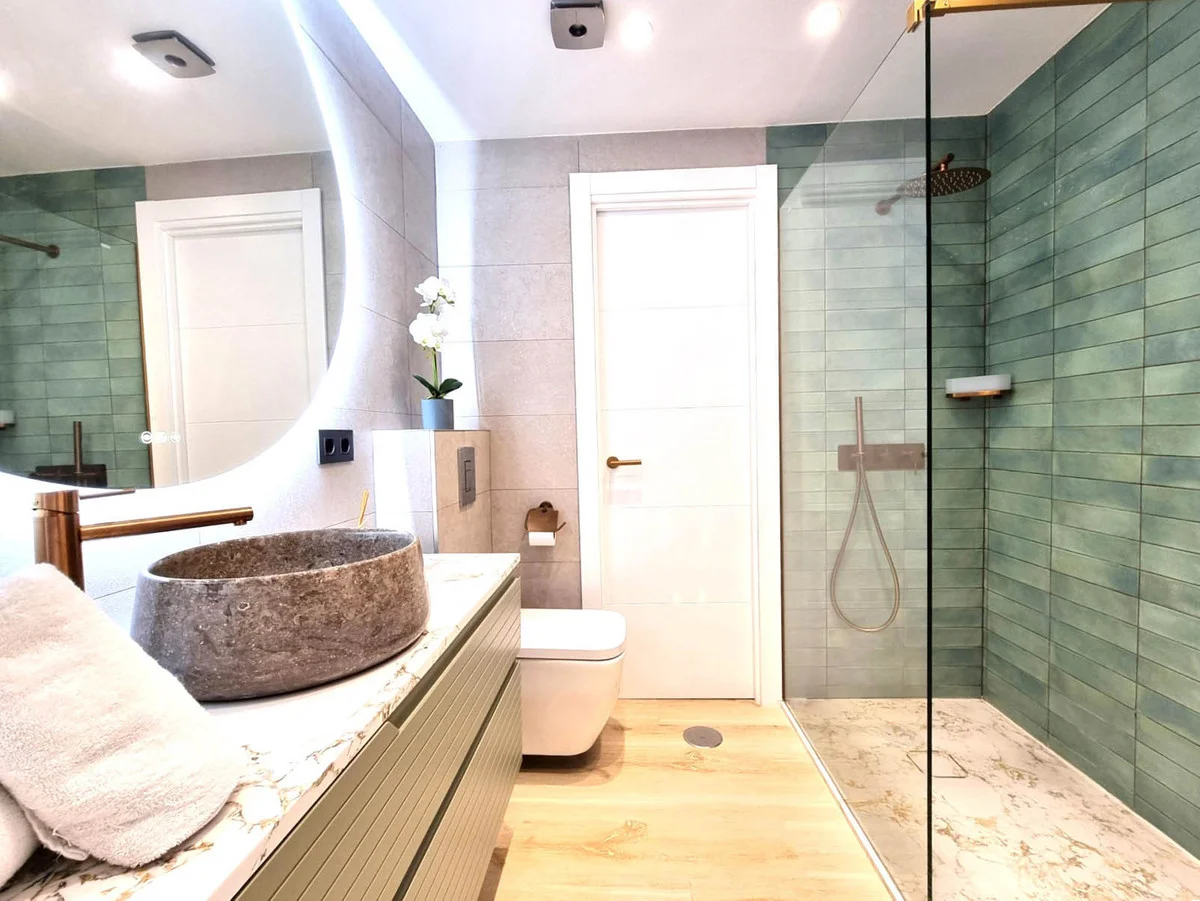 Renovated beachfront apartment, one bedroom