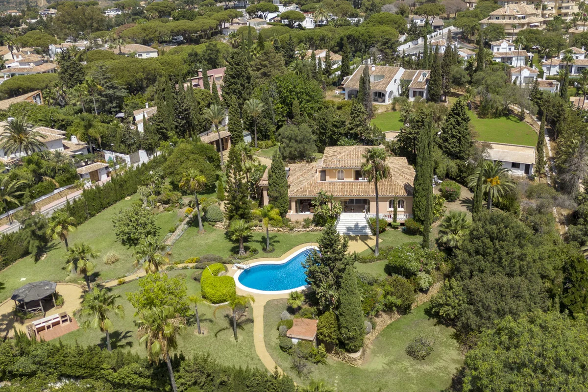 Luxury Elviria villa with sea views
