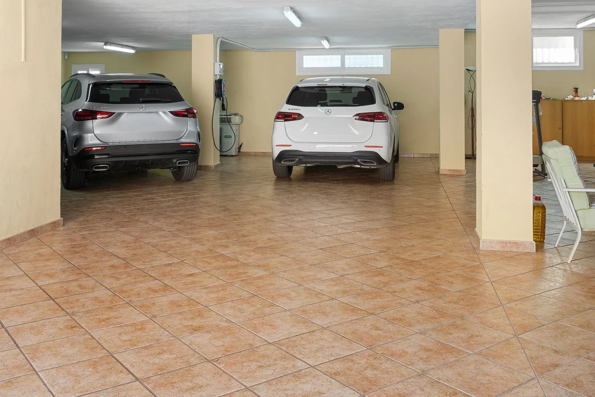 Spacious villa in Torrequebrada, five suites
