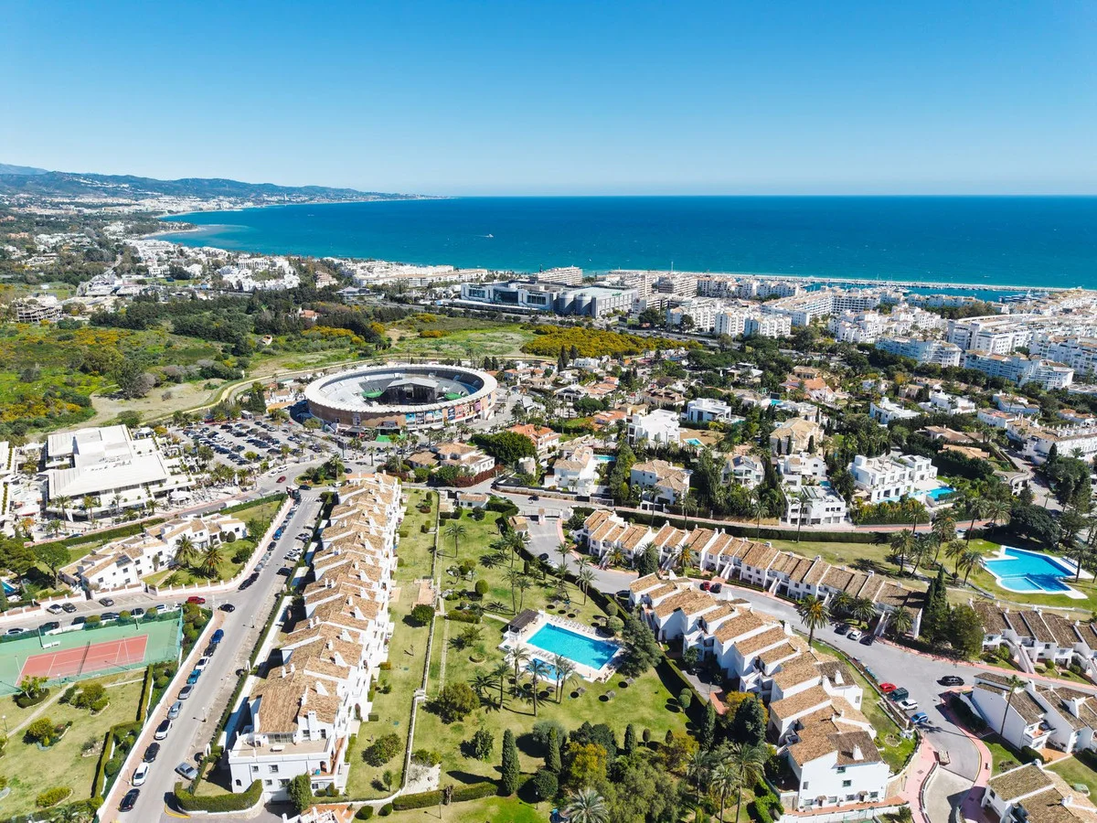 Renovated two-bedroom apartment, sea views
