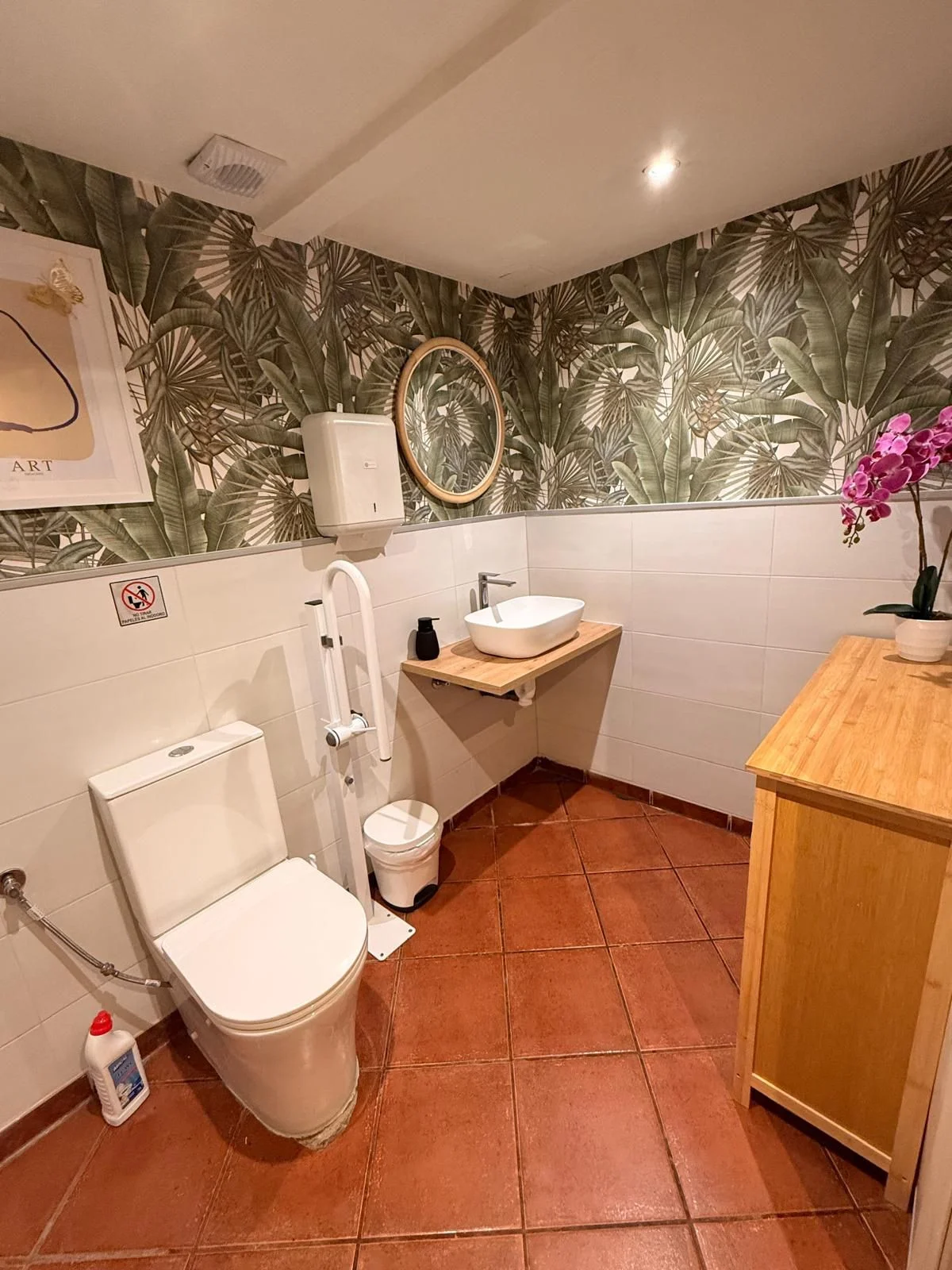 Renovated Estepona restaurant, 120 m²
