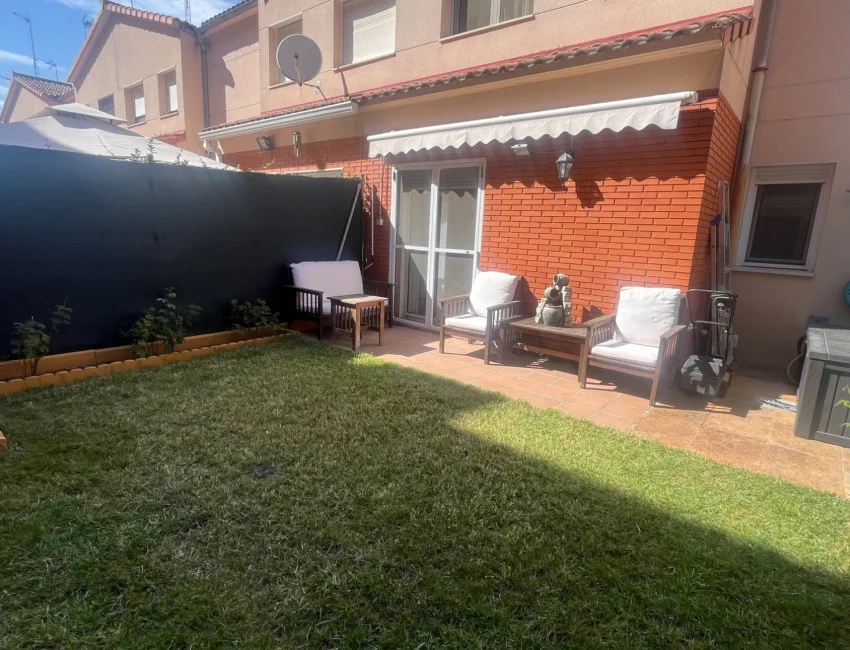 Chalet adosado impecable de tres dormitorios