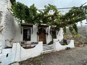 Historic cortijo with Mediterranean views