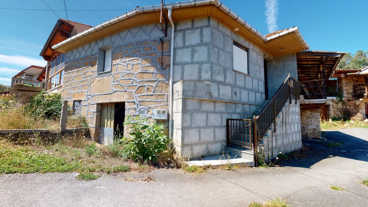 Pequeña casa con finca independiente