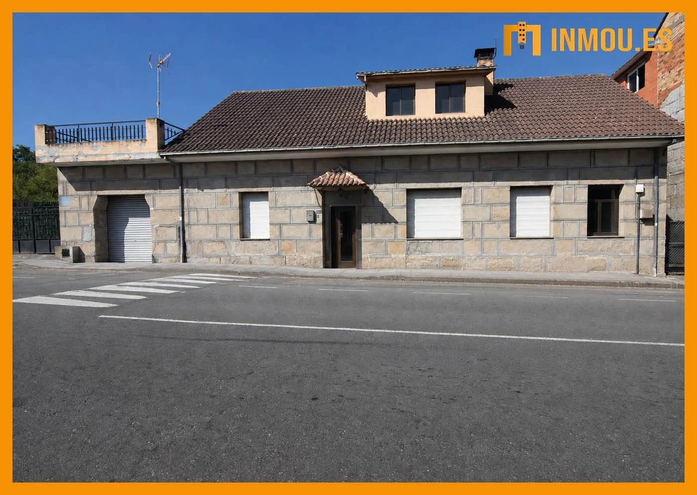 Large San Cibrao house with outbuildings