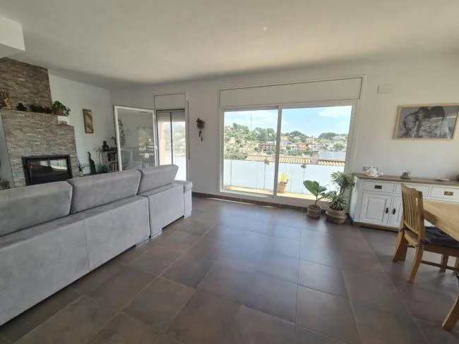 Spacious Cubelles house with panoramic views