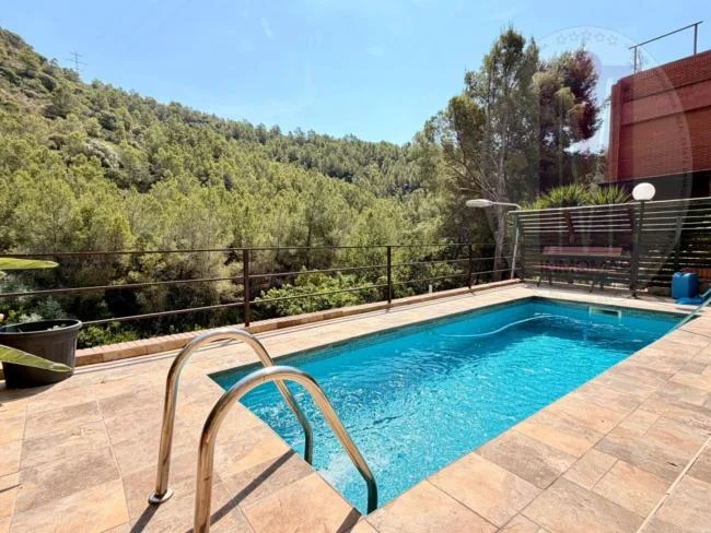 Spacious Sitges townhouse with pool