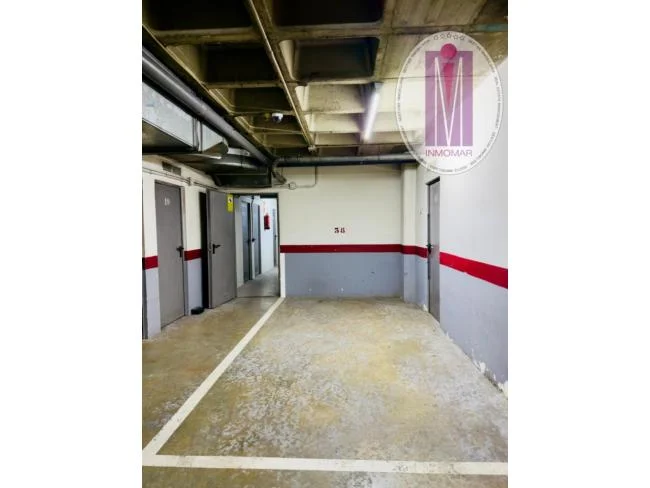 Plaza de parking con trastero en Centre