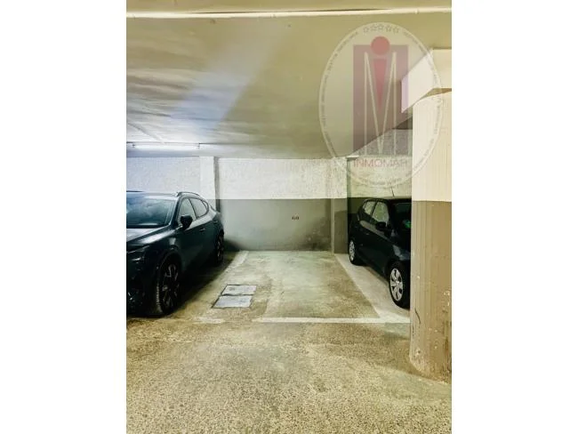 Large-car parking space in La Plana