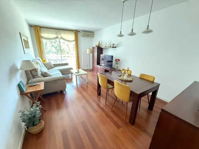 Four-bedroom flat with communal pool