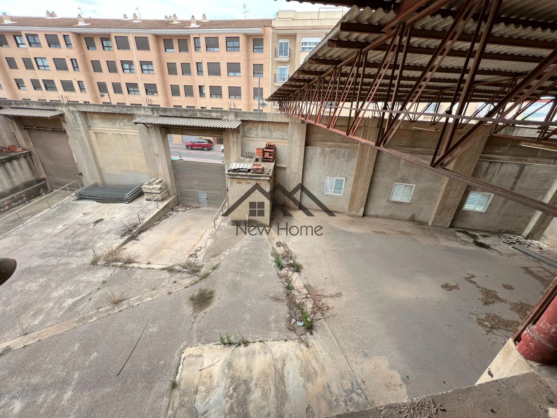 Urban development plot with existing warehouse