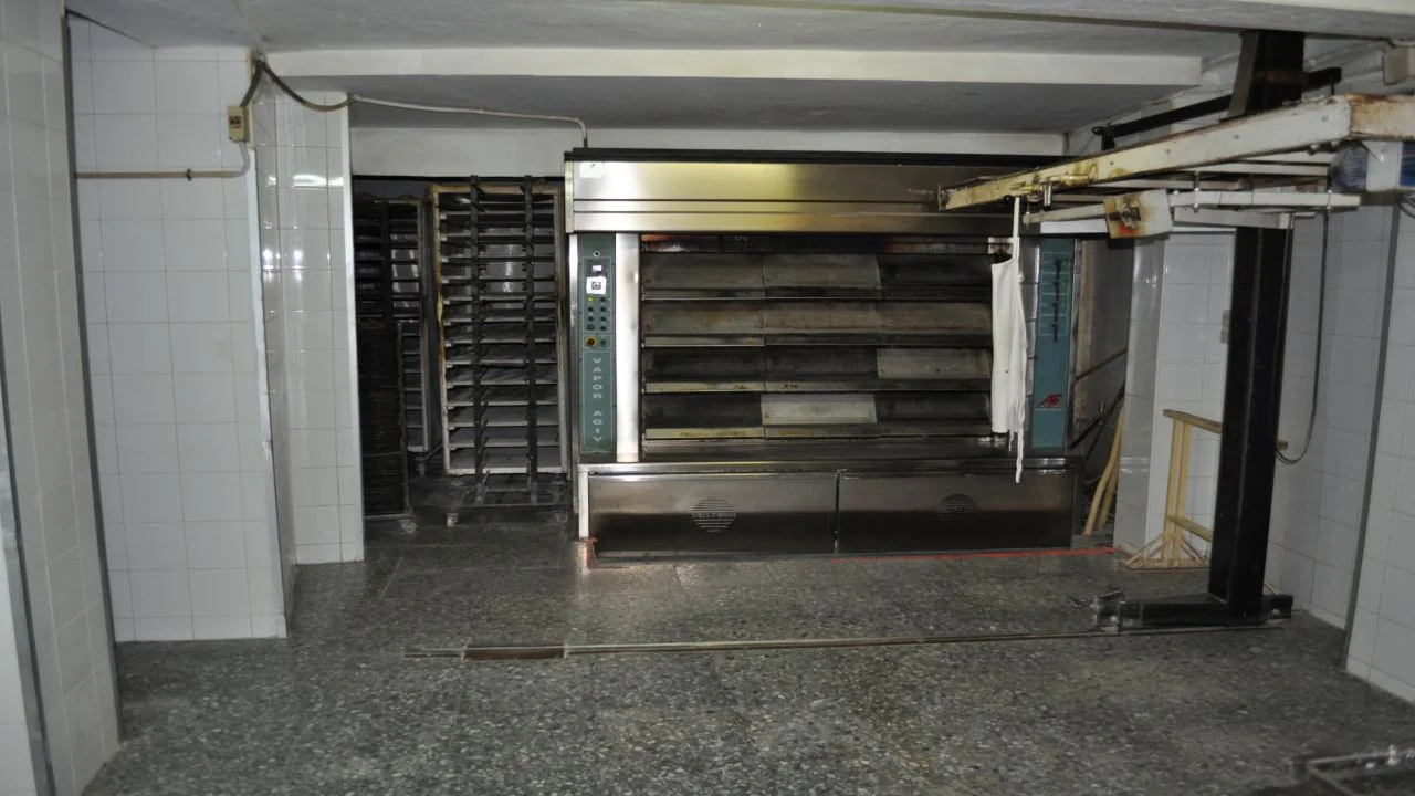 Restored central house with commercial unit