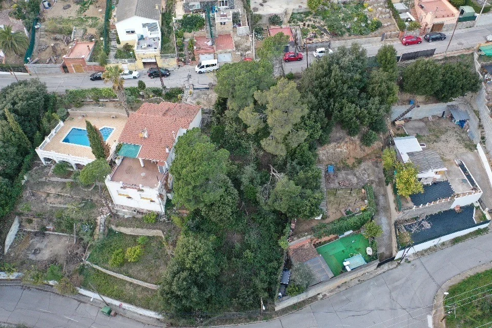 Urban plot near Bigues, 642 m²