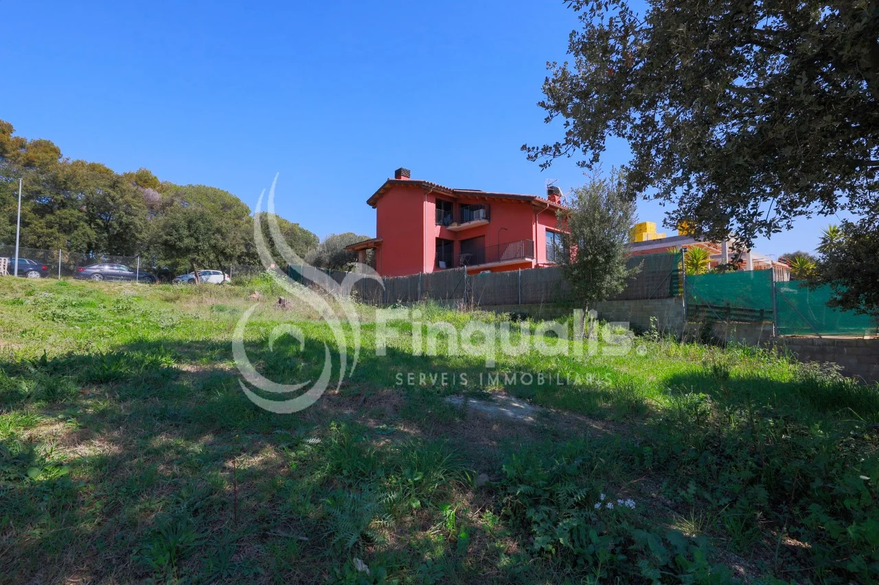 Semi-level Can Farell plot, 735 m²