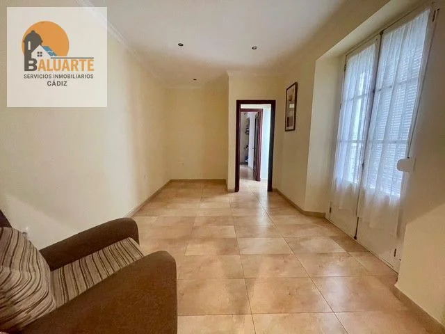 Piso reformado en el centro de Cádiz, 2 dormitorios