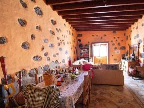 Restored Tinajo house with 3,700 m² plot