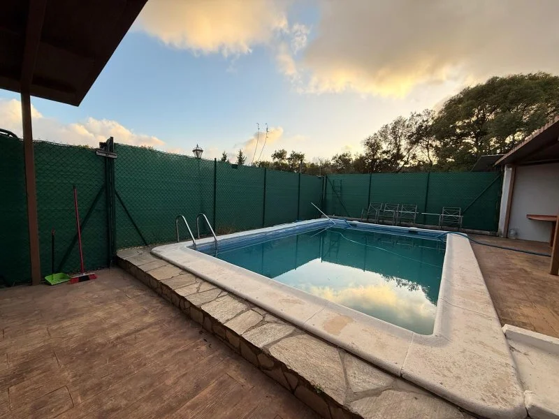 Rustic plot with house and pool