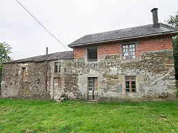 Rural house with 6,063 m² plot