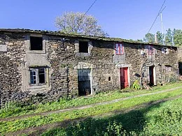 Rural house with extensive plot