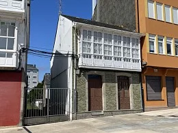 Five-bedroom house in Pontes