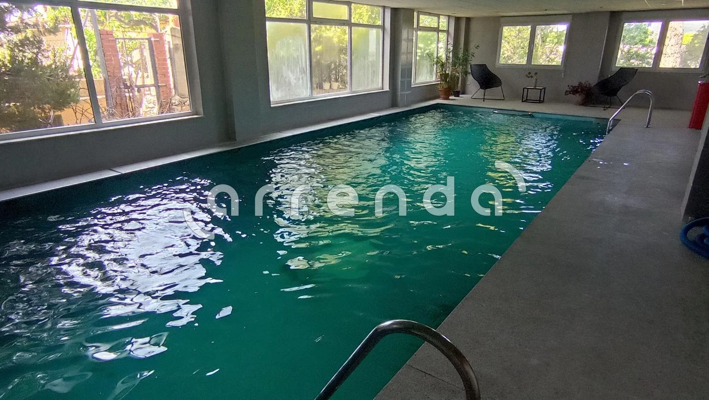 Independent villa with four apartments