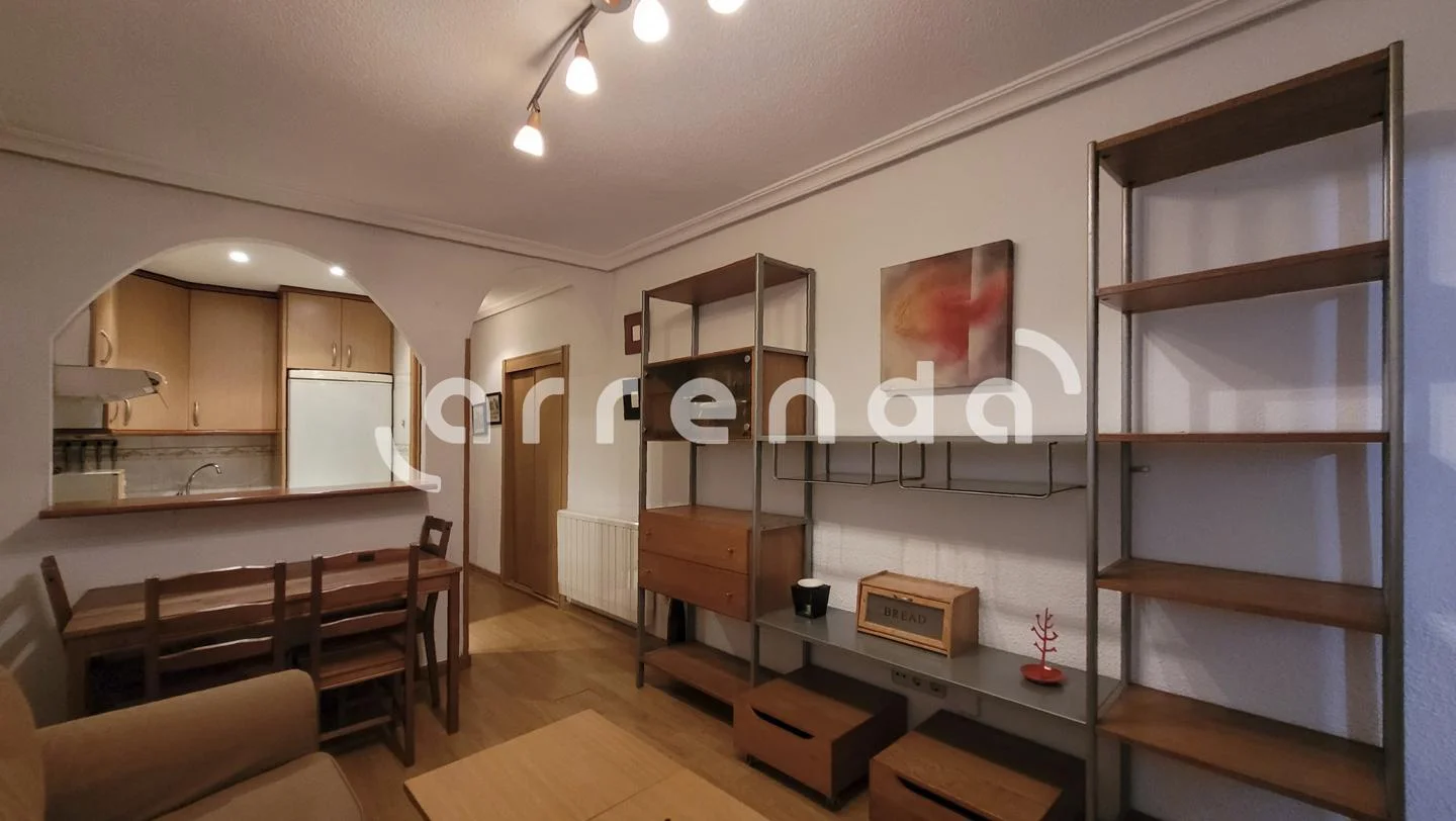 Piso exterior amueblado de 57 m² en Usera
