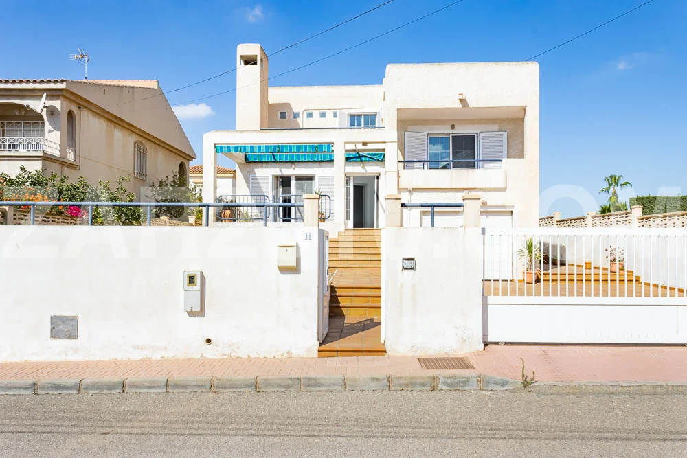 Amplia villa en Garrucha con vistas al mar