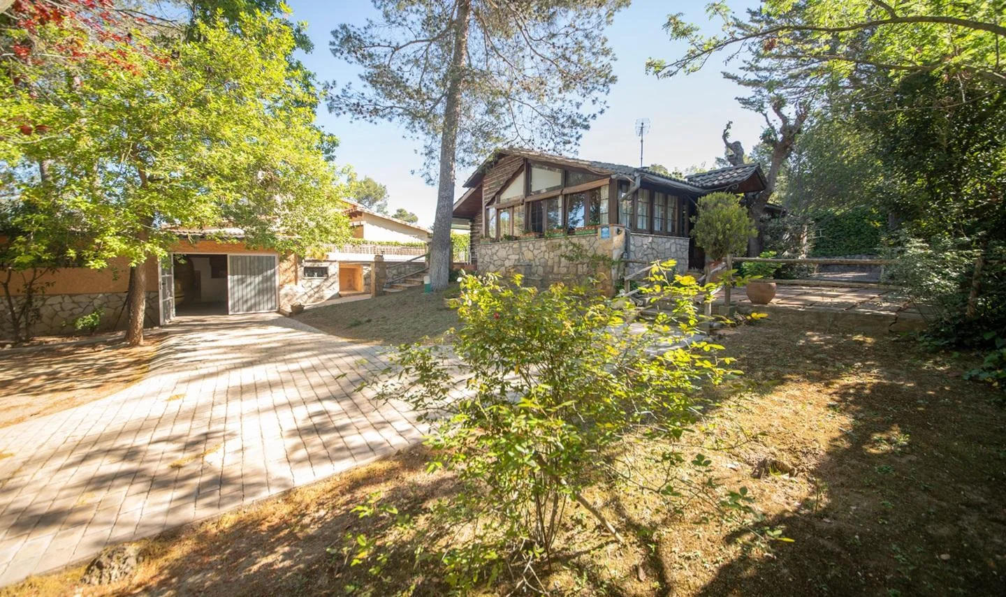 Pirenaic chalet near Barcelona, pool