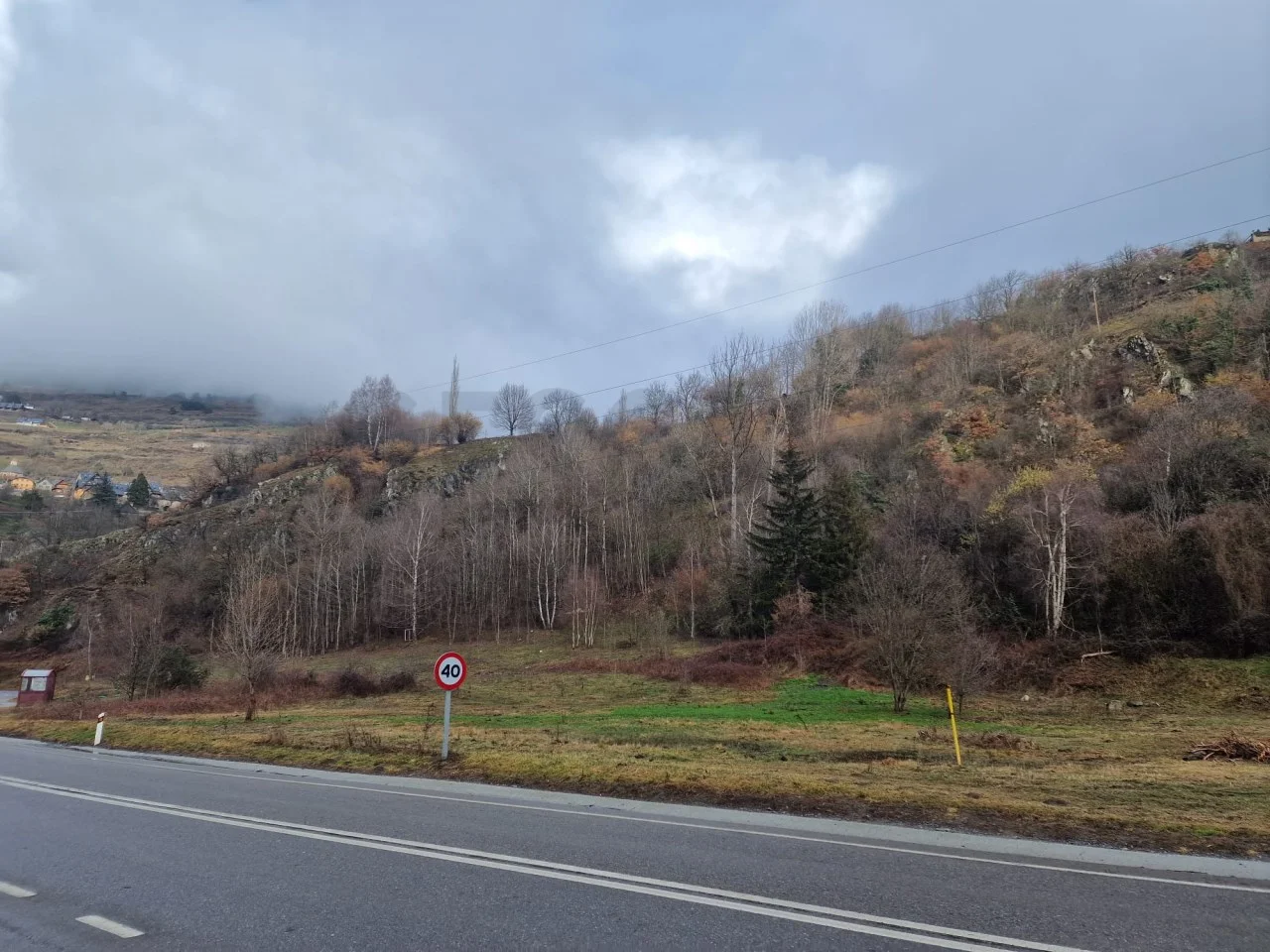 Rustic 5,272 m² plot with energy potential