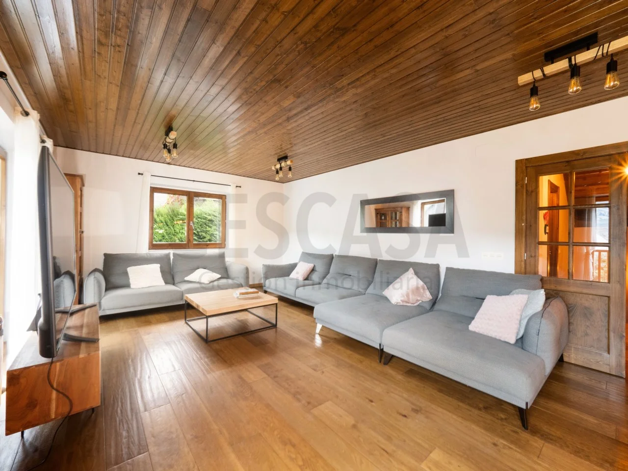 Central Vielha townhouse, 340 m², six bedrooms