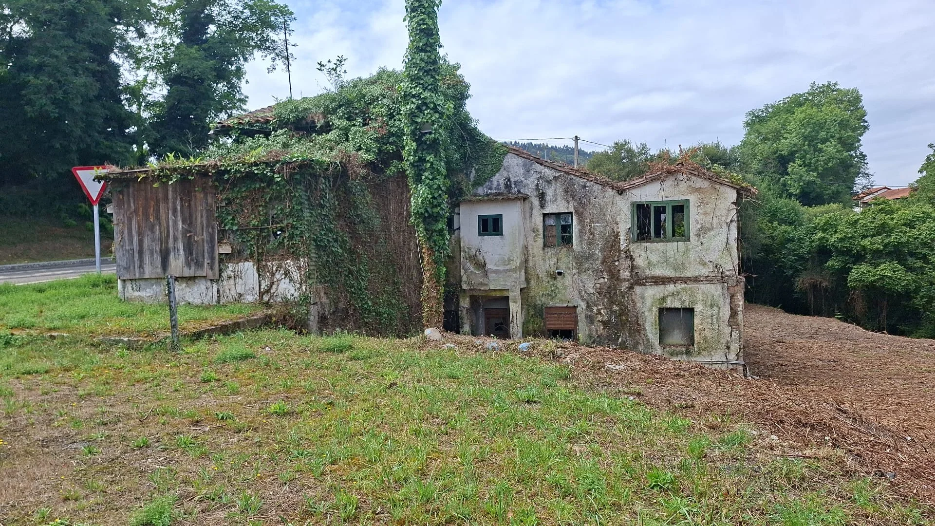 Pesués renovation house, 3,410 m² plot