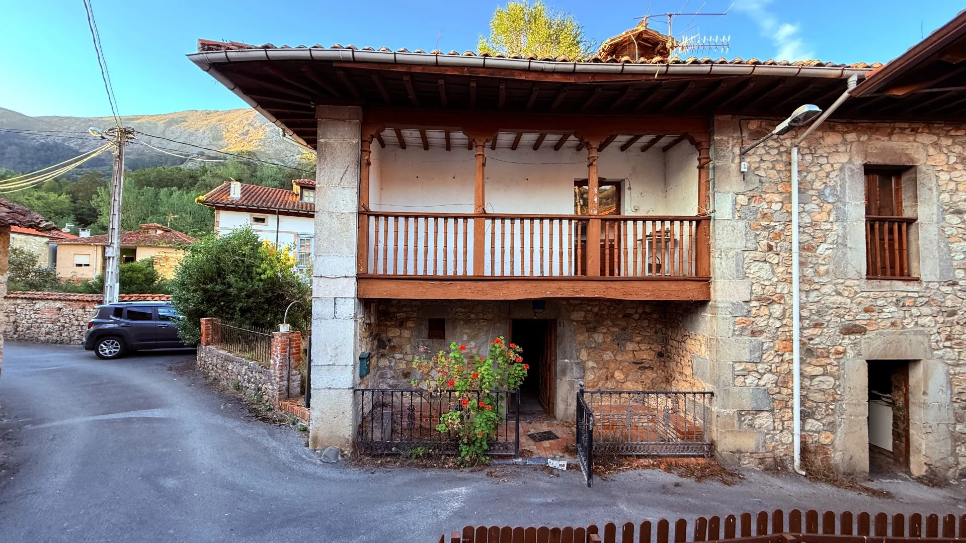 Five-bedroom stone house near Llanes
