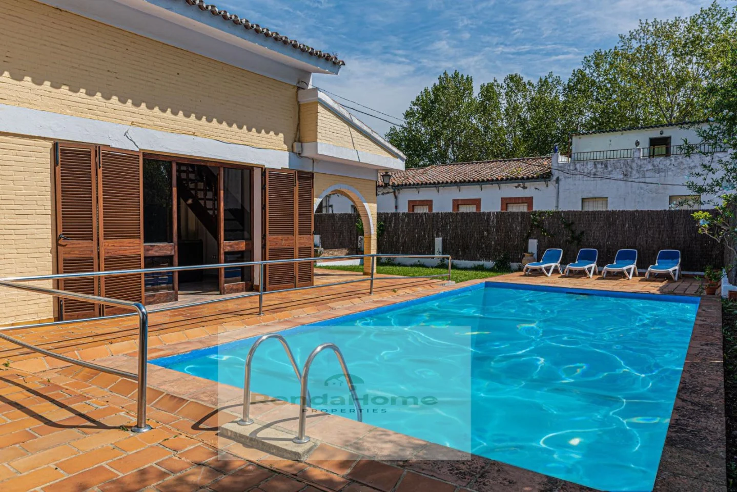 Chalet independiente con piscina, 4 dormitorios