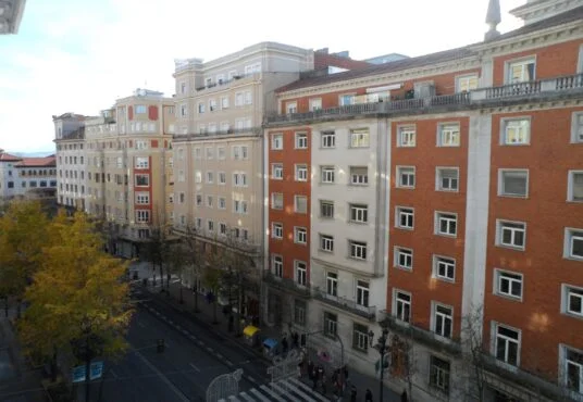 Central Santander flat, six-bedroom conversion