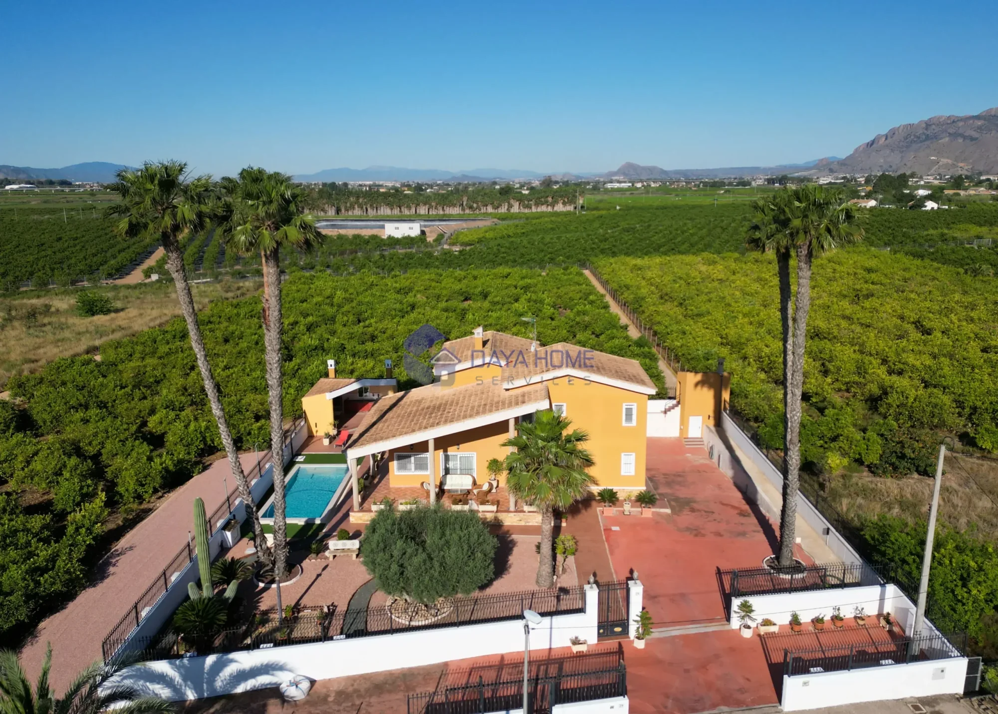 Independent villa with private pool