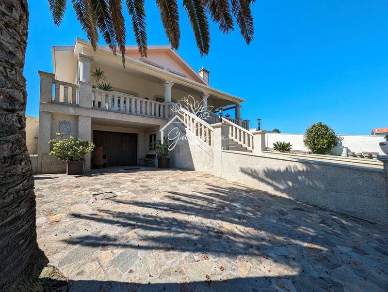 Large chalet near Covas beaches