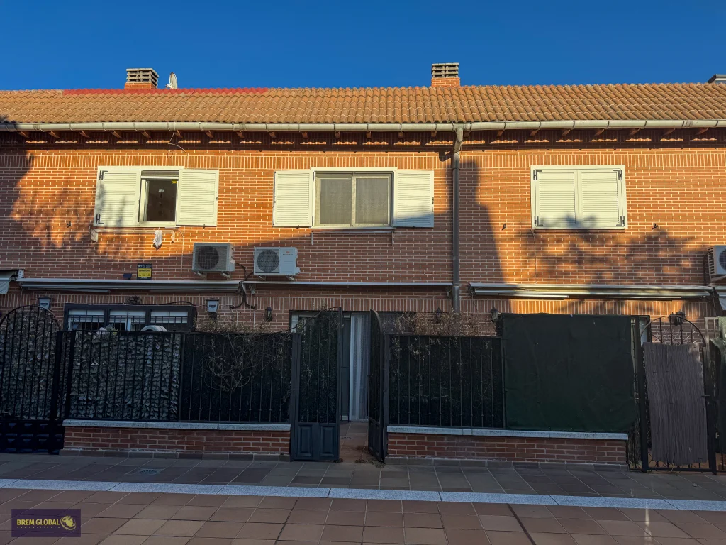 Reformed townhouse near Sierra views