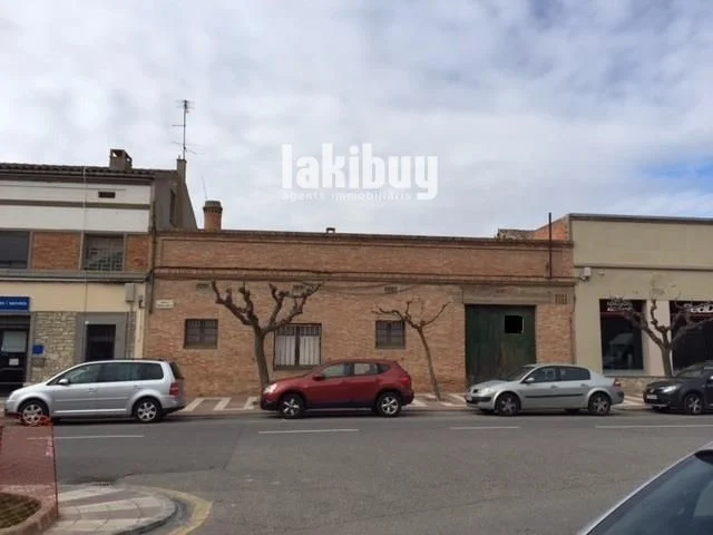 Edificio comercial de cinco plantas en Cervera