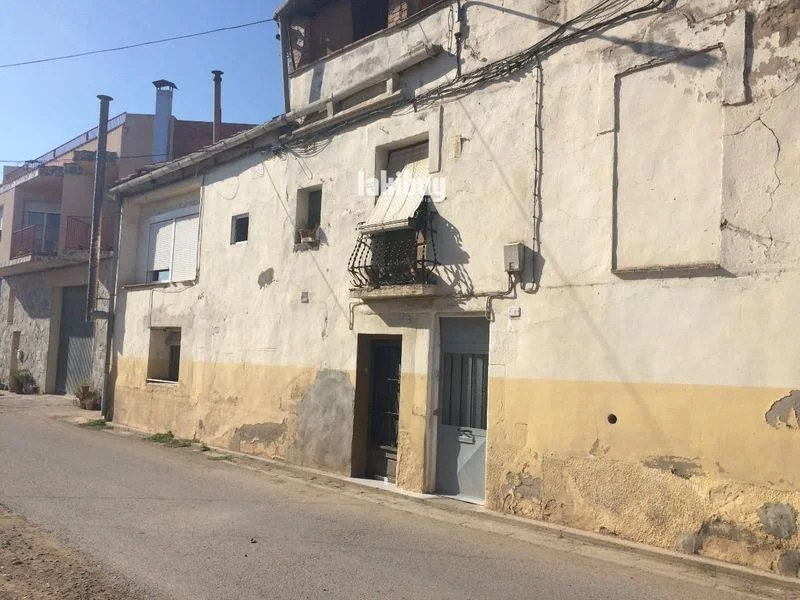 Renovated four-bedroom flat in Barbens