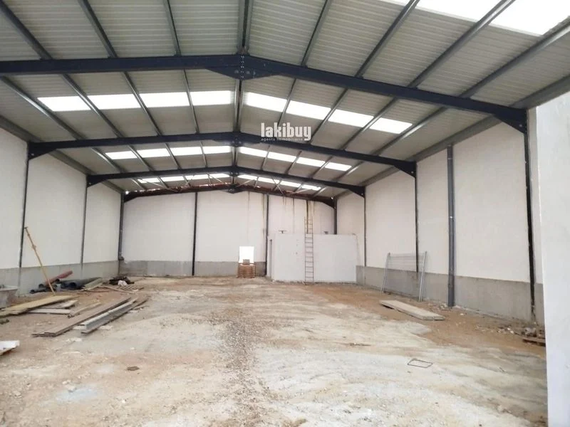 Modern industrial warehouse in Alcampell