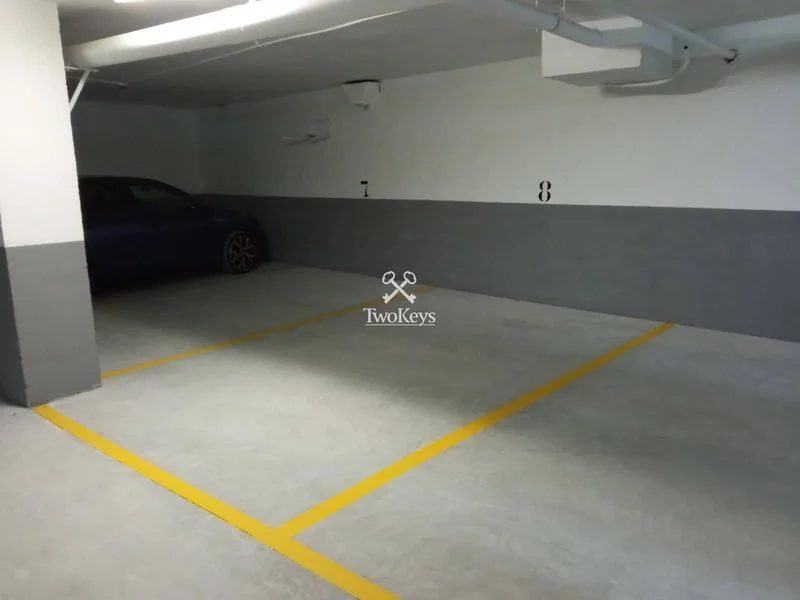 Medium-car parking space in Badalona