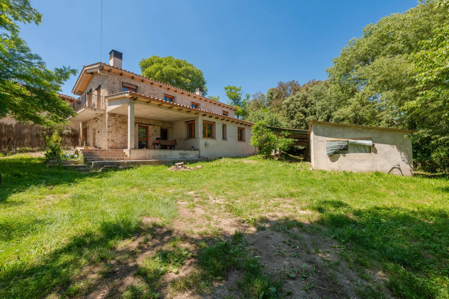 Multi-dwelling rural finca near Mieres