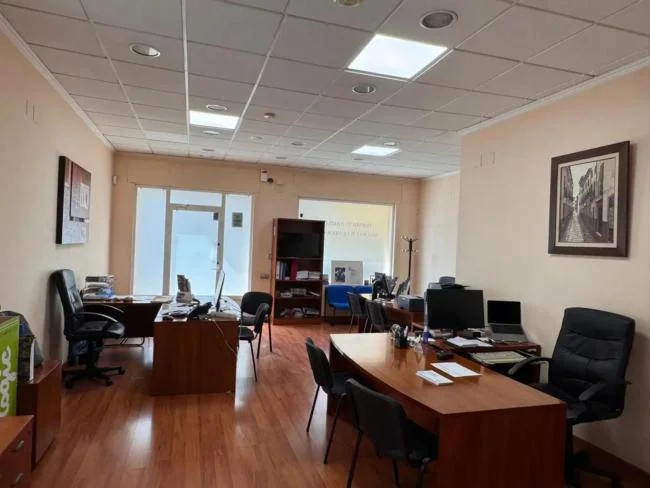 Edificio versátil de 322 m² en Elda