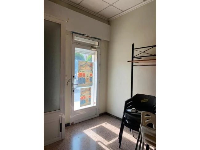 Central Petrer commercial unit with patio