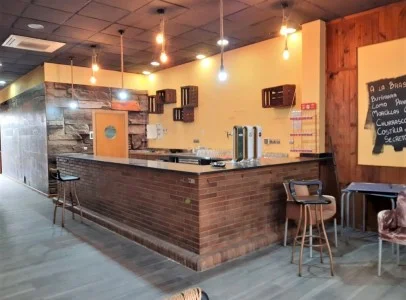 Central commercial unit with former bar use