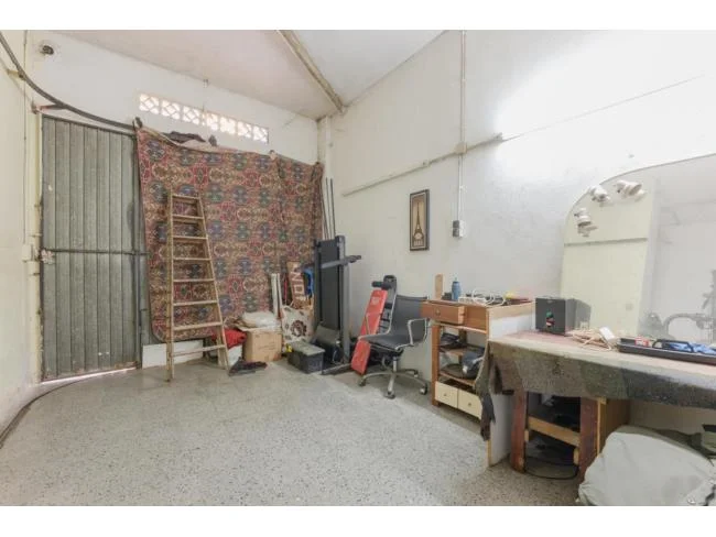 Garaje en planta baja junto a piso