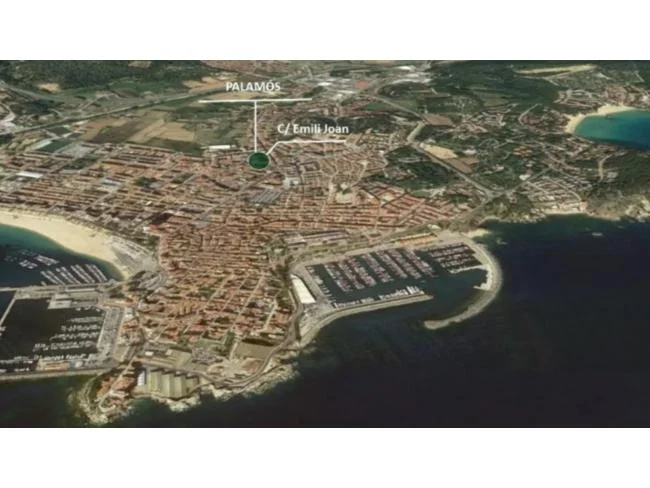 Solar plurifamiliar de 582 m²