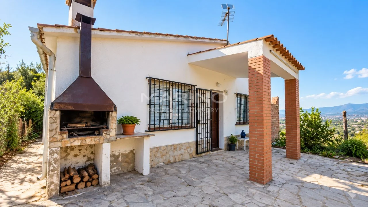Villa with 554 m² plot, Palafolls