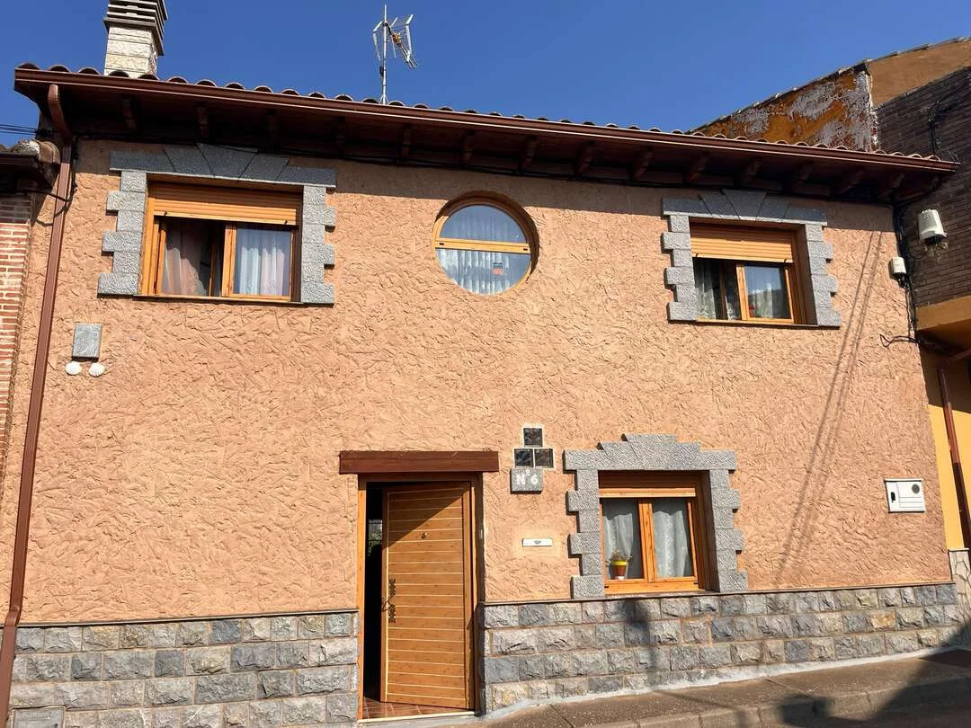 Rehabilitated house near León, four bedrooms