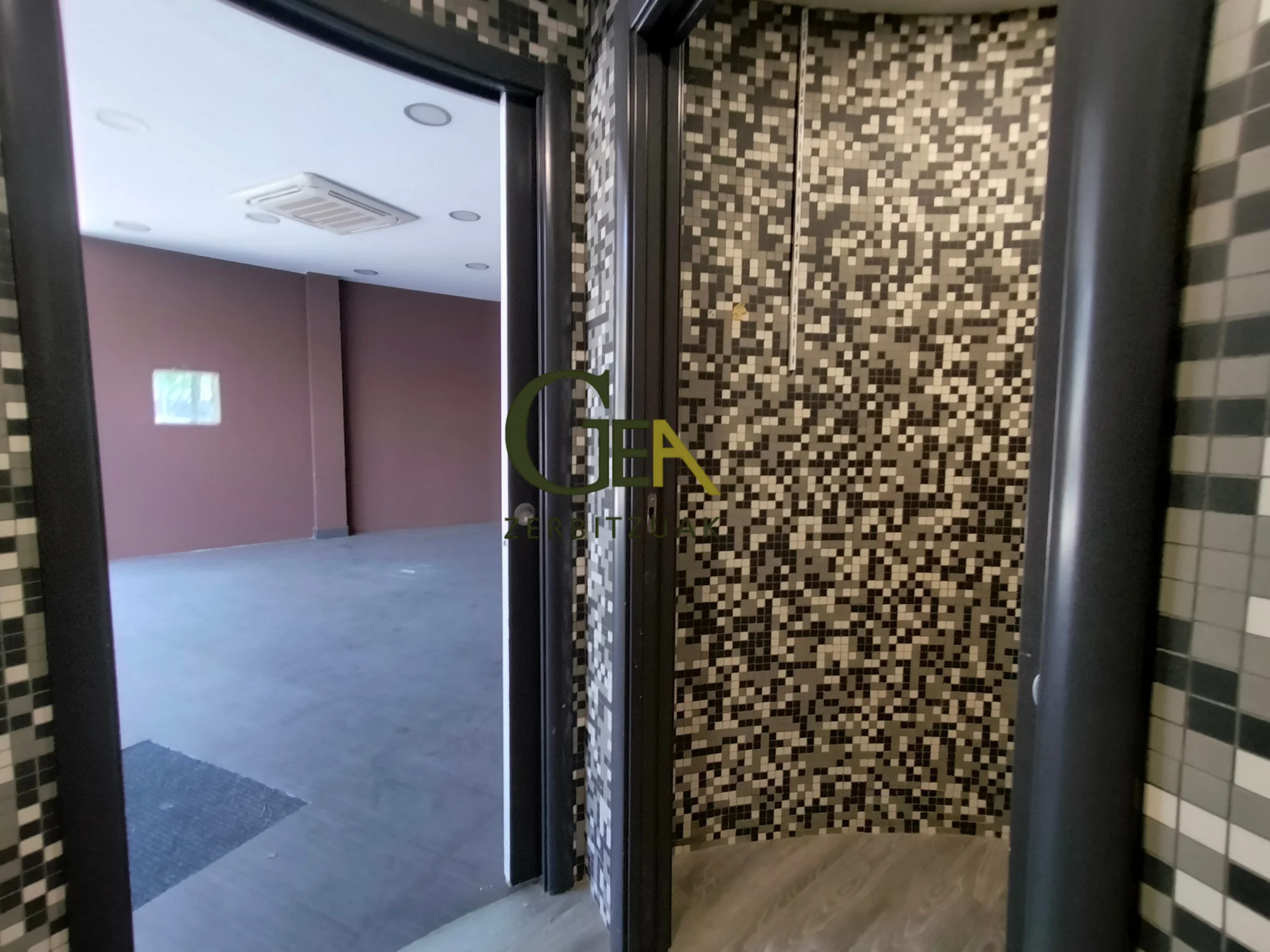 Local comercial céntrico en Hernani, 132 m²